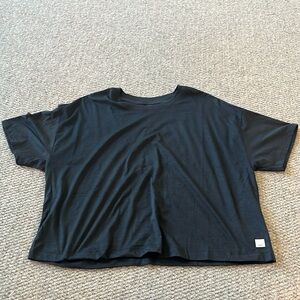 dark grey vuori t shirt